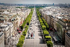 The Champs-&Eacute;lys&eacute;es: Paris&rsquo;s Timeless Avenue of Glamour
